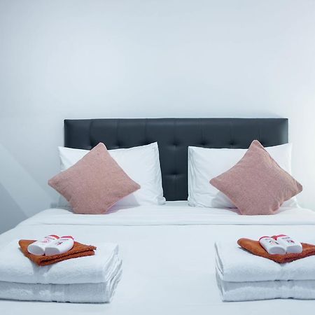 The Cupcake Suites Jakarta Bagian luar foto